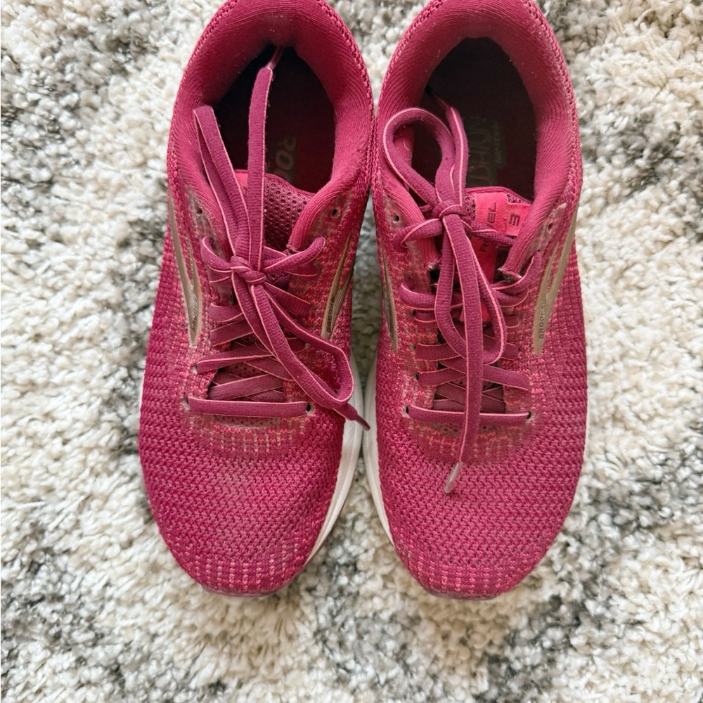 Brooks Women's red Athletic Shoes revel 3‎